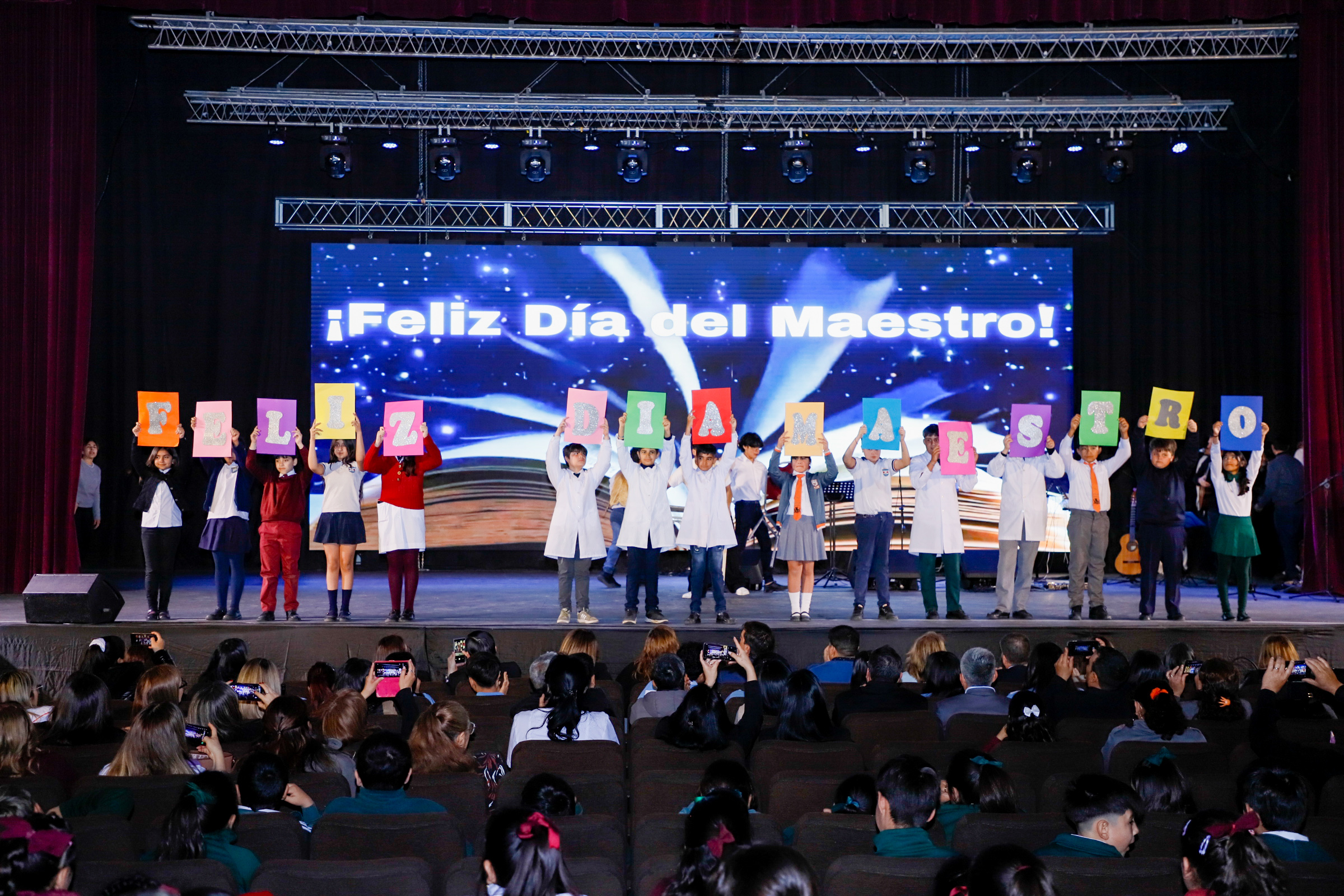 DOCENTES Y ALUMNOS CELEBRARON JUNTOS EL DÍA DEL MAESTRO EN EL CENTRO ...